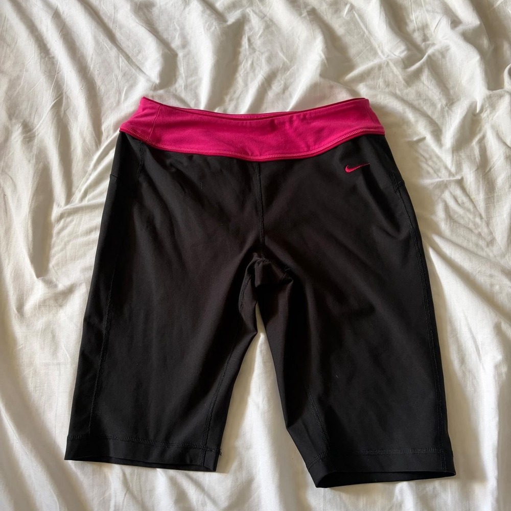 Nike black bremuda length shorts size Small Y2K style hot pink and black